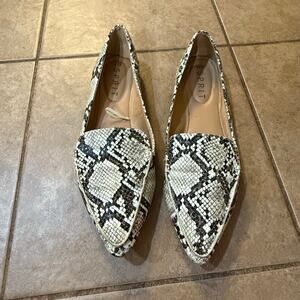 Esprit Women’s 7.5 Faux Snake Skin‎ Pointed Toe Flats